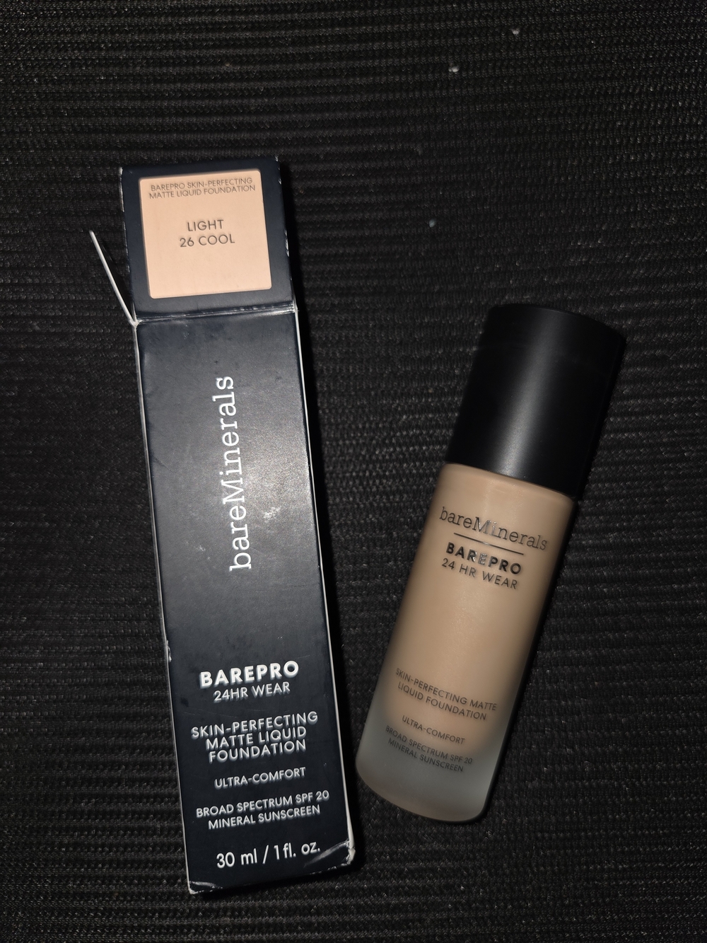 bareMinerals BarePro Matte Liquid Foundation — Light 26 Cool (Beige)